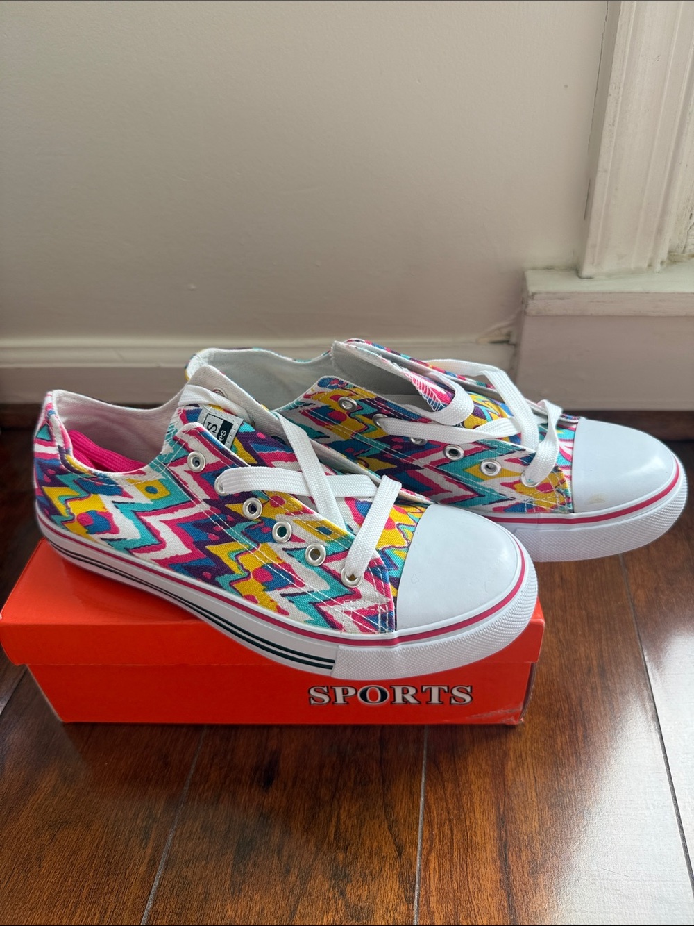 Pattern Low-Top Sneakers women Size 10